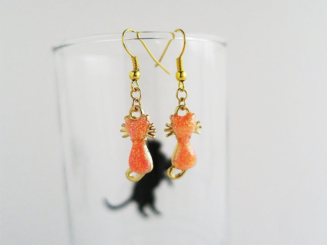 Shushokuneko chan earrings - 耳环/耳夹 - 其他材质 橘色