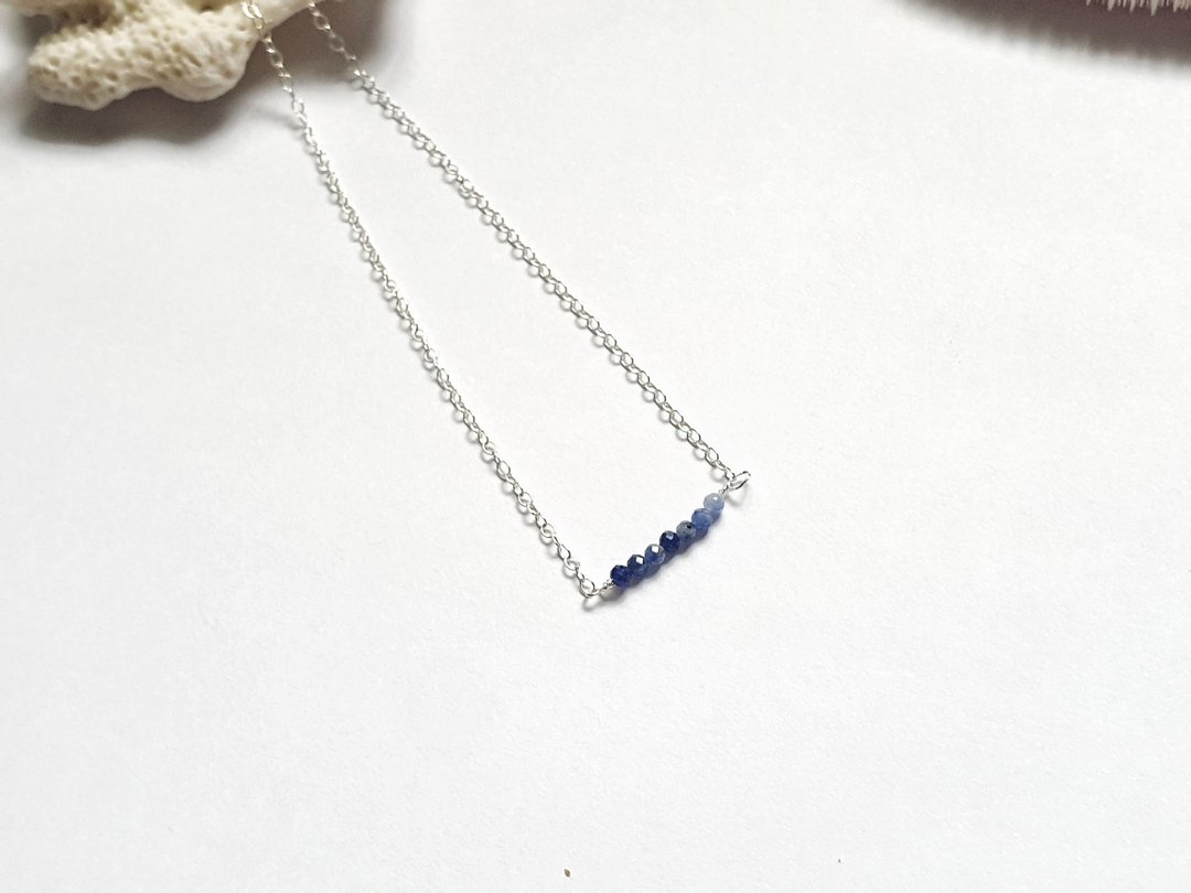 轻珠宝/ 小直线 Sapphire迷你蓝宝石Choker项链 可调长度 锁骨链 - 锁骨链 - 半宝石 蓝色