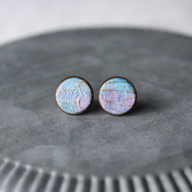 18:06 PM 渐渐 / 蓝紫 - 皮革耳环 / 黄铜耳环 / 耳针耳夹 - 耳环/耳夹 - 真皮 紫色