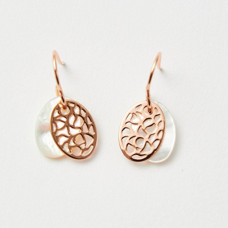 小珠贝古典花雕耳环(椭圆-共两色) - 耳环/耳夹 - 铜/黄铜 金色