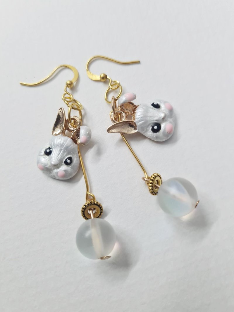 Aura Stone Lucky Stone Hook Earring - 耳环/耳夹 - 石头 白色