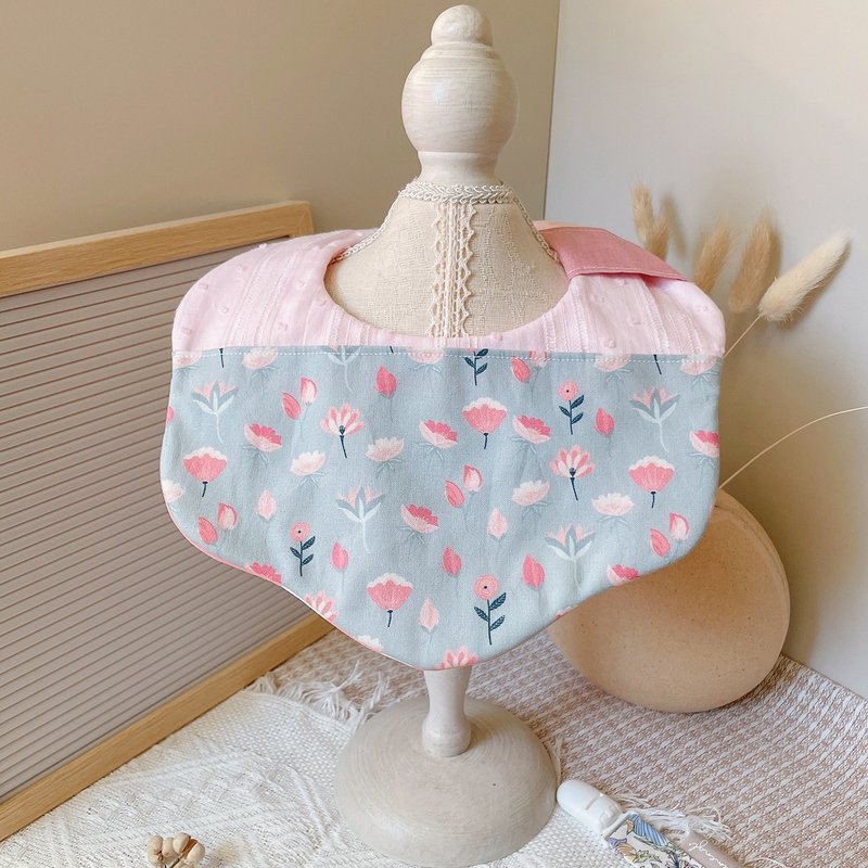 【西霏梦栗 。拼接粉嫩小花】拼接款。侧边奶嘴夹设计。朵朵围兜 - 围嘴/口水巾 - 棉．麻 粉红色