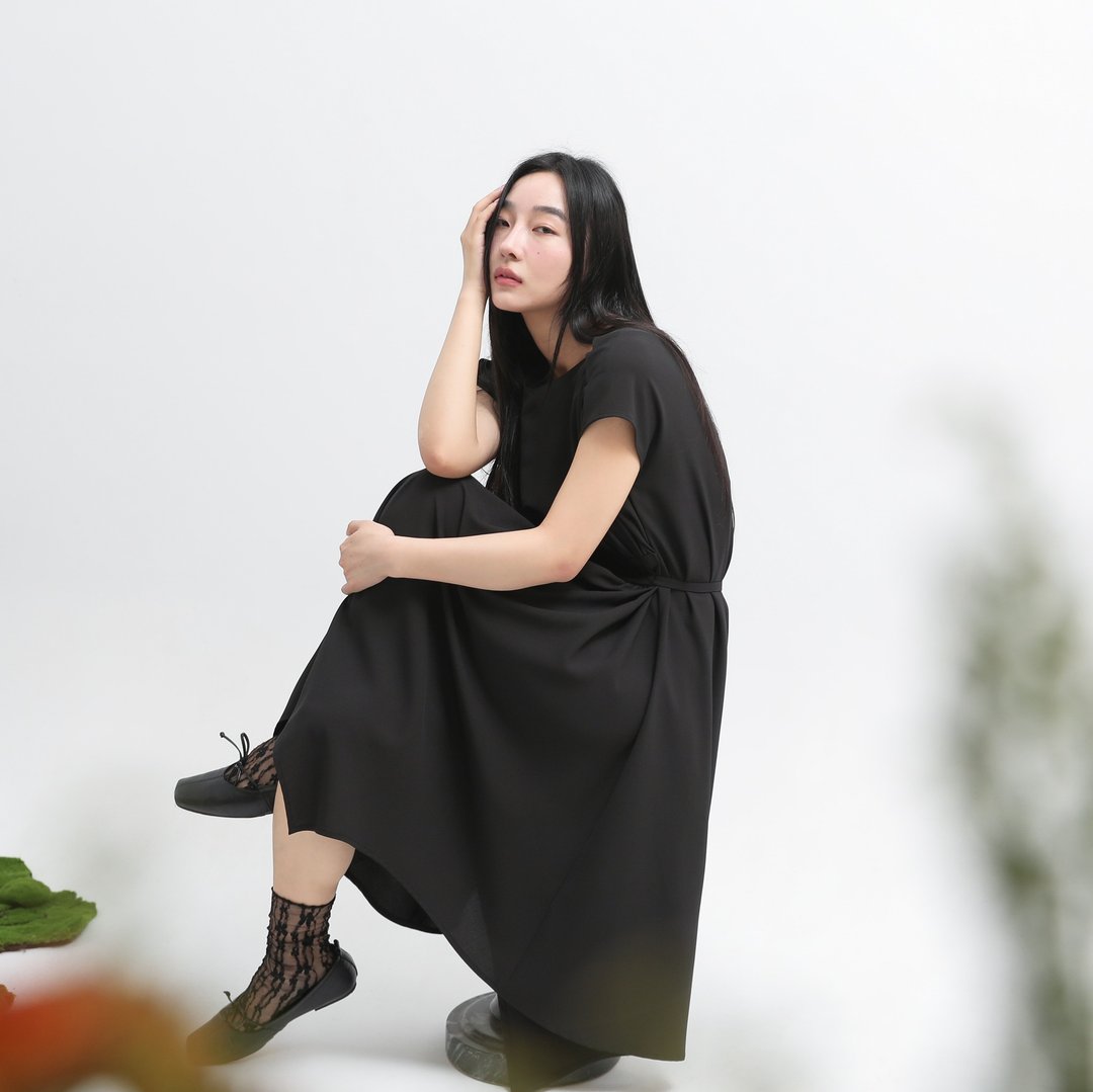 Shiyue_时月不规则抽皱洋装_CLD028_黑 - 洋装/连衣裙 - 聚酯纤维 黑色