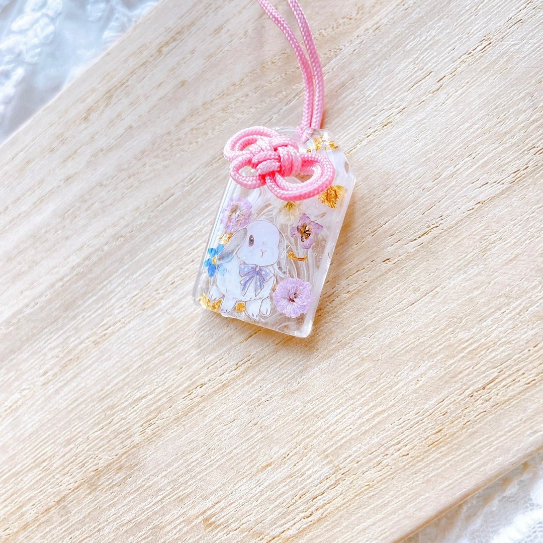 Kumayankee联乘Periwinkle Accessories 春日兔子御守 日本花材 - 钥匙链/钥匙包 - 其他材质 多色
