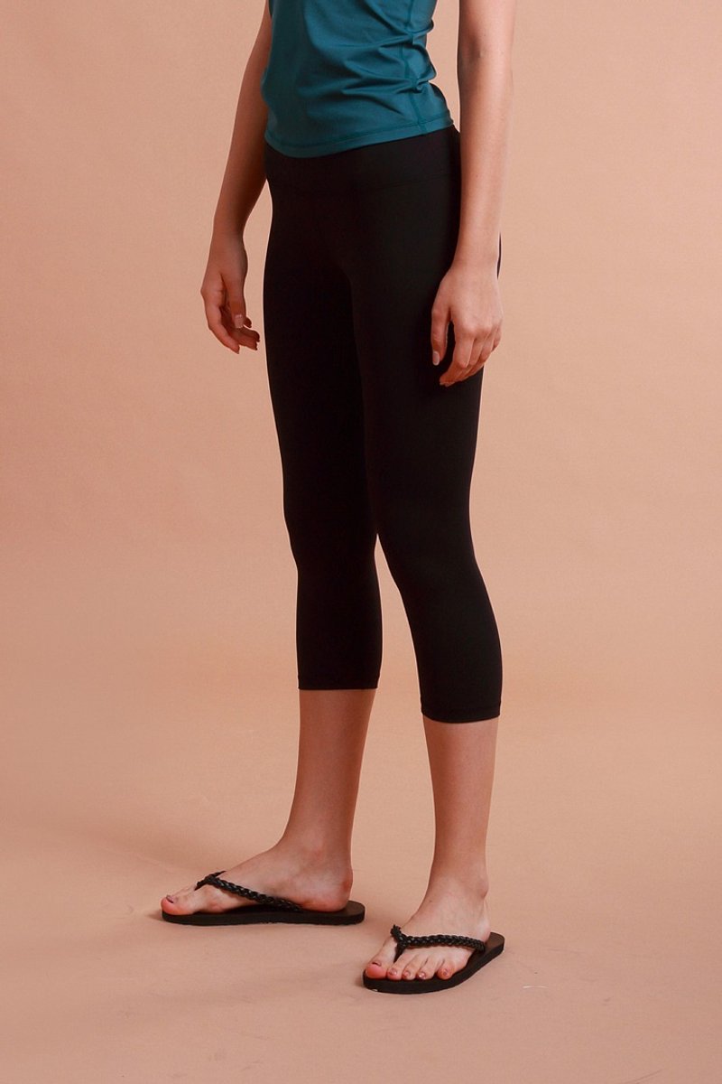 【换季特惠】基本款高腰紧身七分裤 吸湿排汗 透气台湾制-黑 - 女装瑜珈服 - 聚酯纤维 黑色