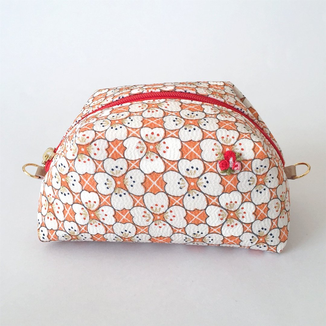 Pouch with Japanese traditional pattern, Kimono (Medium) - Silk - 化妆包/杂物包 - 其他材质 橘色
