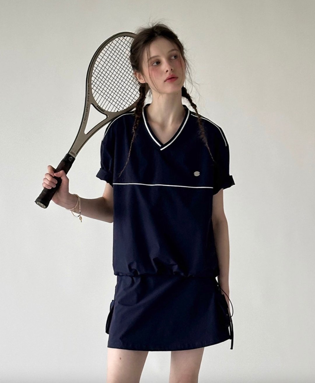 北欧sportygirl / V领磨砂触感短袖 裙裤套装 - 女装 T 恤 - 其他材质 多色