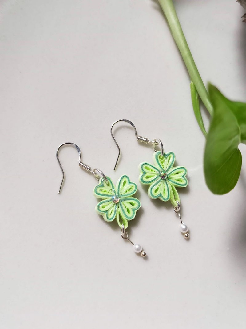 纸工艺 衍纸 卷纸 手作饰品—幸运草 paper earring - 耳环/耳夹 - 纸 绿色
