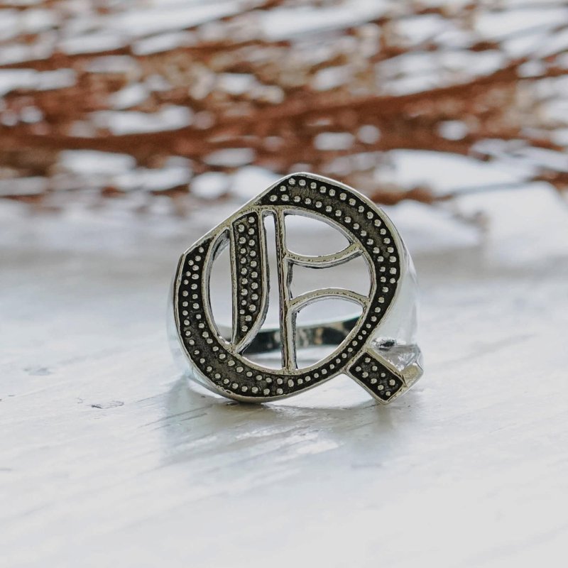 字母戒指英文銀色肉刻字戒指 - 戒指 - 纯银 银色