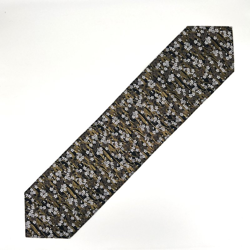 A stylish table runner rug with a Japanese pattern made from Kyoto Nishijin-ori fabric. Please specify the pattern when purchasing. - 其他 - 聚酯纤维 黑色
