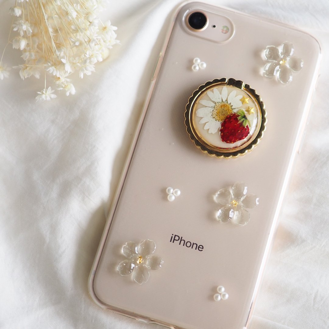 IPhone case with bunker ring made from real flowers and strawberries - 手机壳/手机套 - 植物．花 红色