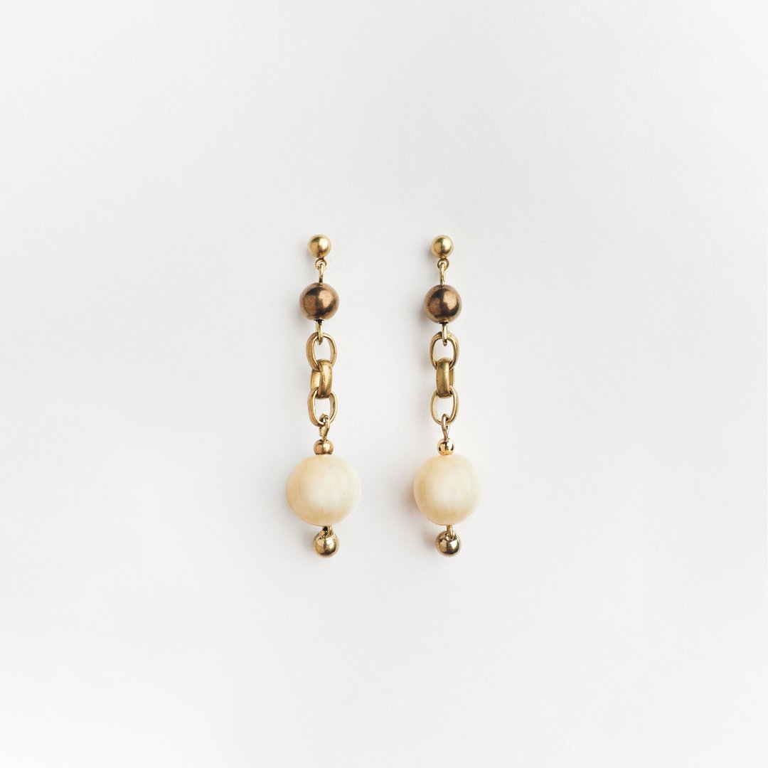 链结耳环 (米白) - Chain Knot Earrings (beige) - 耳环/耳夹 - 宝石 金色