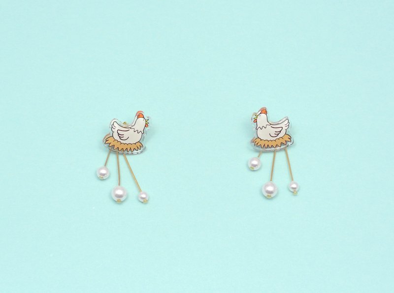 Chicken laying eggs earrings - 耳环/耳夹 - 压克力 多色