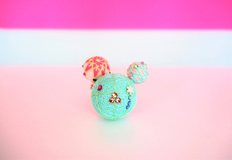 tachibanaya 日式手鞠胸针 Mr.MARUkoS 薄荷粉色 - 胸针 - 绣线 蓝色