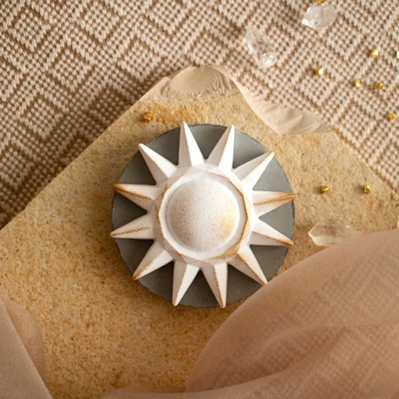 sunlight stone - 香薰/精油/线香 - 陶 金色