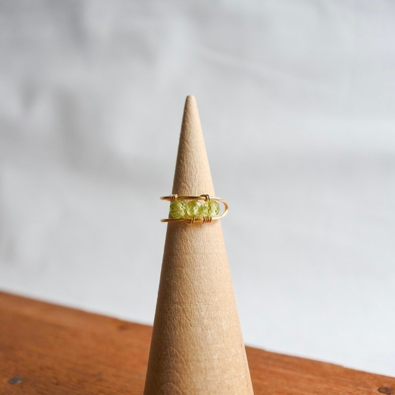 Peridot Ear Cuff – Gold – Natural Stone - 戒指 - 其他金属 绿色
