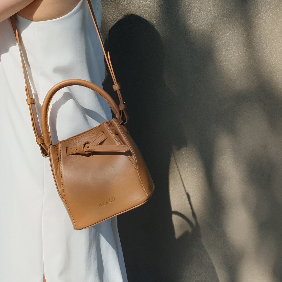 Tiny Tye Leather Bucket bag in Caramel - 侧背包/斜挎包 - 真皮 橘色