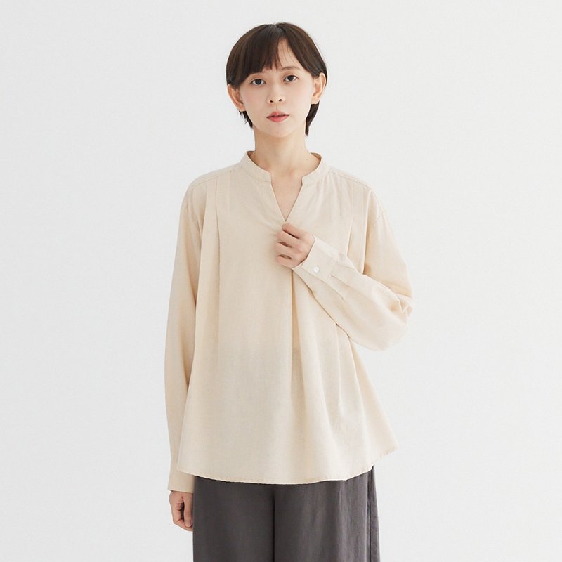 【Simply Yours】知性V领肩压褶棉麻上衣 杏F - 女装上衣 - 棉．麻 卡其色