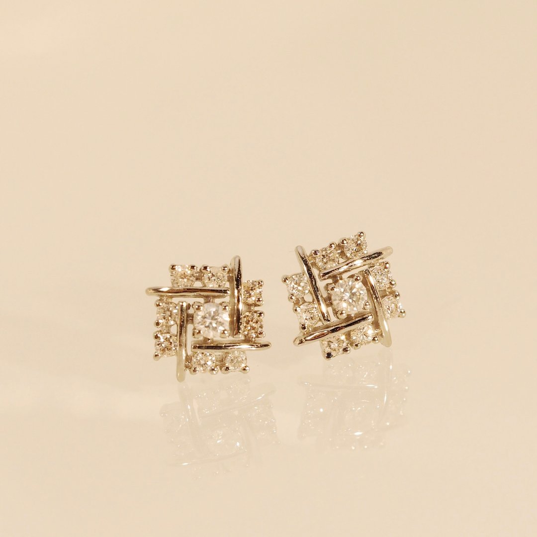 18K金钻石编织耳环 18K Gold Diamond Weave Earrings - 耳环/耳夹 - 贵金属 