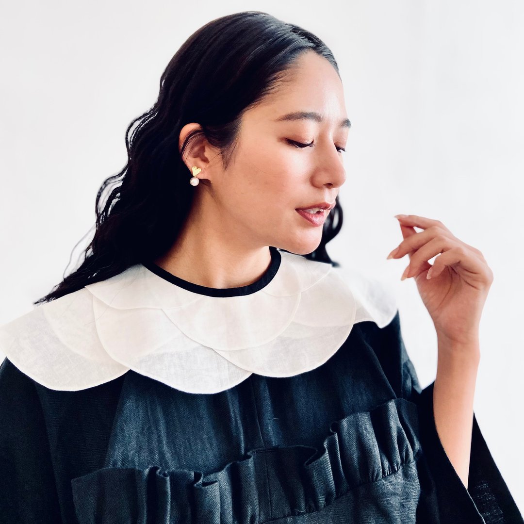 如山茶花瓣般的欧根纱领巾。 - 其他 - 棉 白色