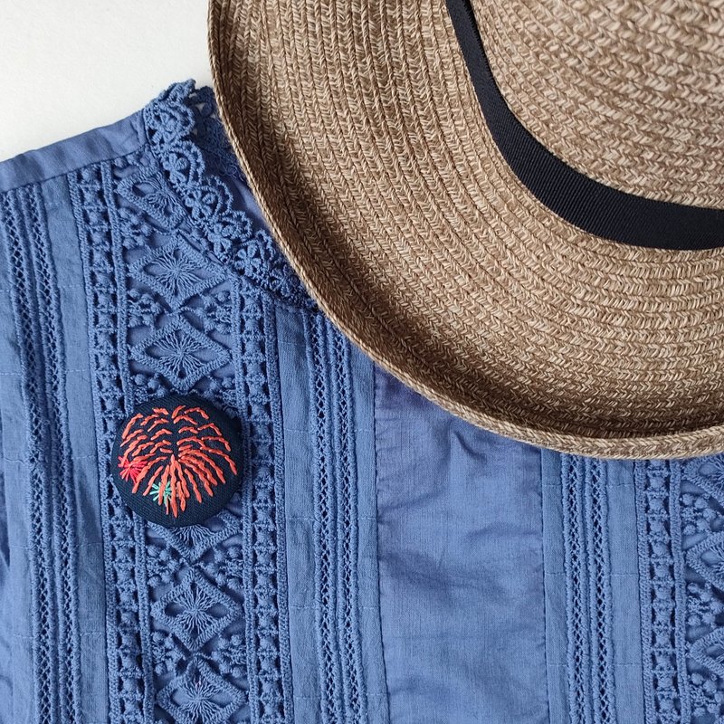 柳树形烟火刺绣胸针 - 胸针 - 棉．麻 橘色