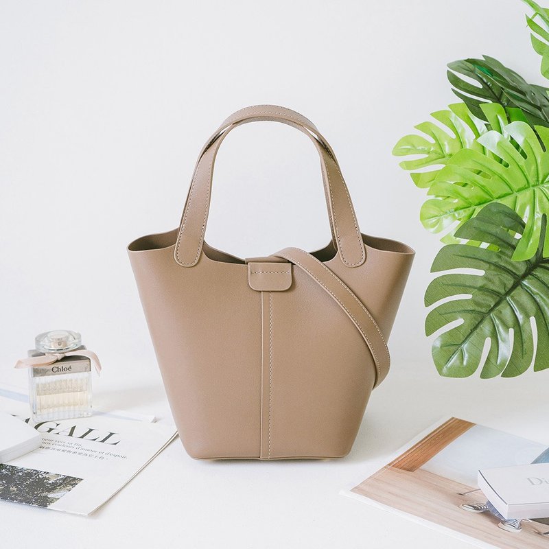 亮丽手提真皮斜背包 22292 灰N - 侧背包/斜挎包 - 真皮 银色