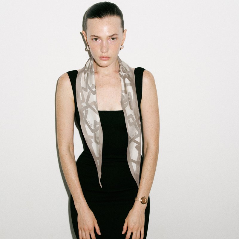 【Ven & Qu】流动链结真丝围巾-灰褐米白 120×25cm - 丝巾 - 丝．绢 卡其色