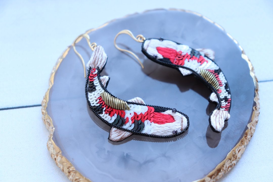 Carp koi fish earrings, embroidered earrings, yin yang gift / Pisces gift - 耳环/耳夹 - 绣线 红色