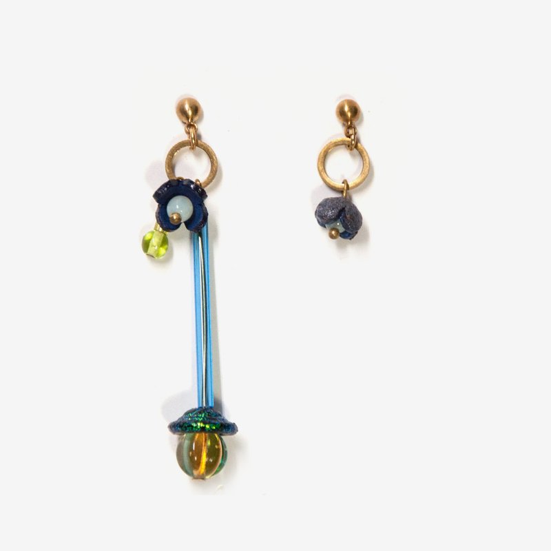 不对称摇摆小花耳环(蓝) 耳针/耳夹 - 耳环/耳夹 - 其他金属 蓝色