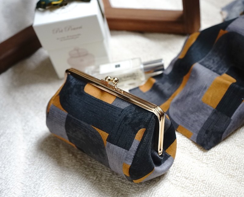 阡陌织间万用收纳口金包/化妆包/收纳包/共两款 - 化妆包/杂物包 - 棉．麻 