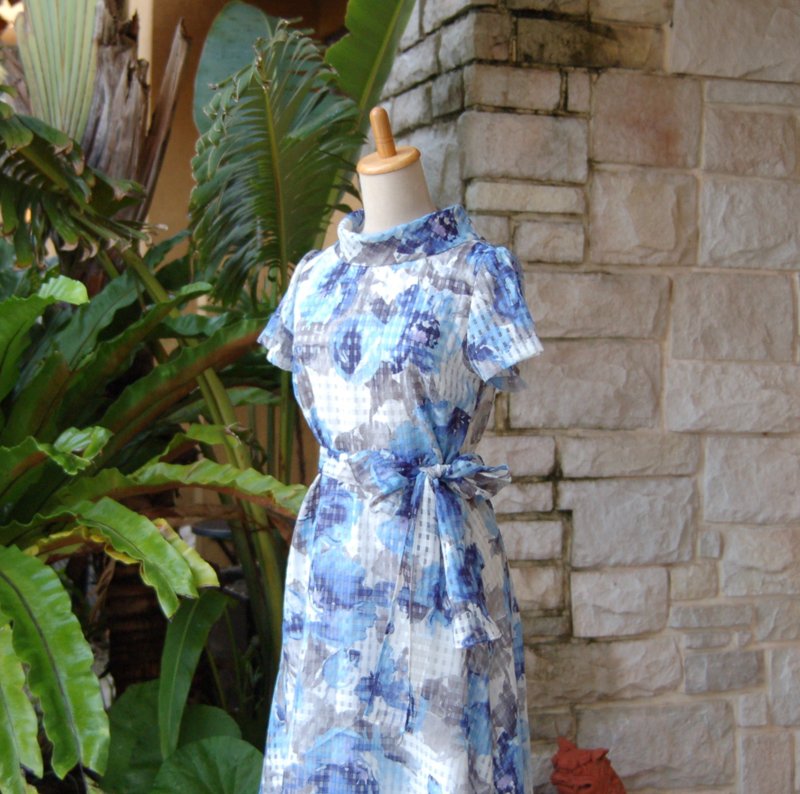 清爽蔚蓝花卉印花洋装 滚边领 短袖 中长裙摆 - 洋装/连衣裙 - 其他材质 蓝色