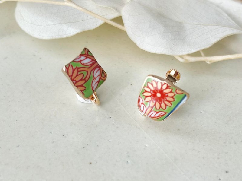 有田烧 金继 螺旋式耳夹 绿黄 橘色 花卉图案 叶片图案 传统工艺 Np.317 - 耳环/耳夹 - 陶 橘色