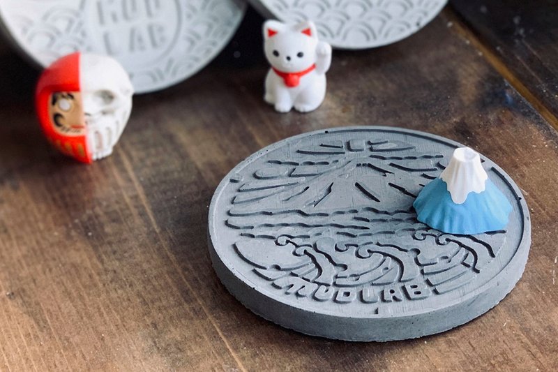 富士山 浮雕水泥井盖 杯垫 原创设计 - 杯垫 - 水泥 灰色