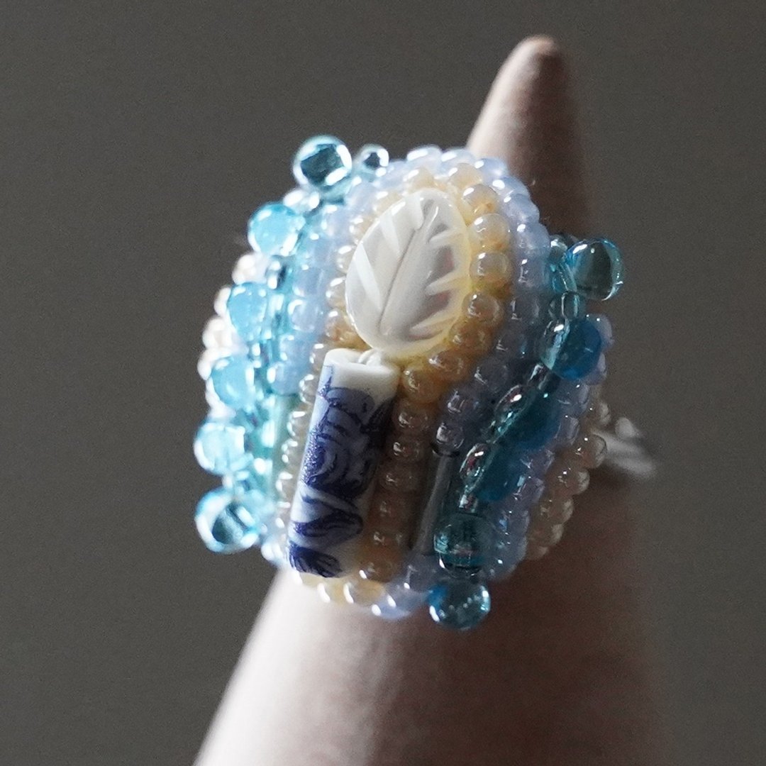 Talkative Ring 121 Free Size Bead Embroidery Ring Light Blue Large - 戒指 - 塑料 蓝色