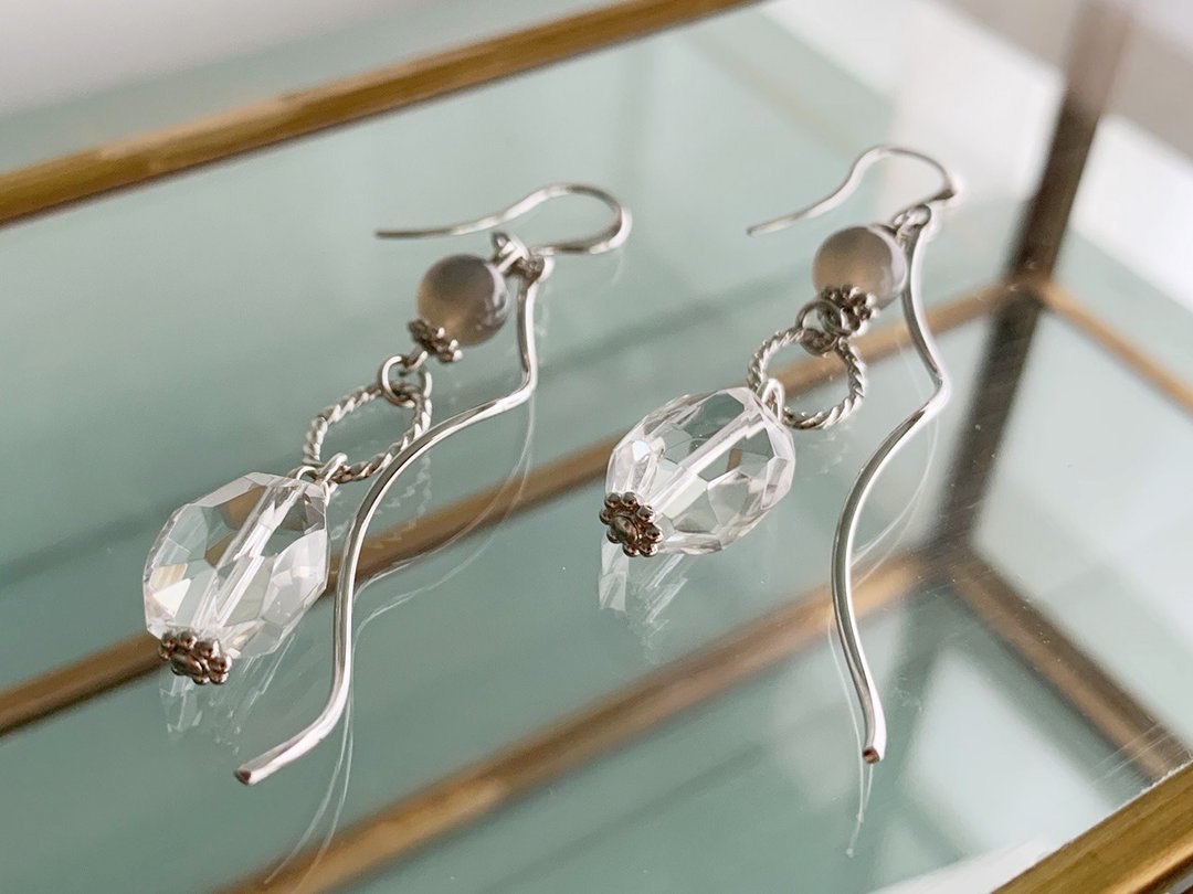 [April and June birthstones] Inspirational crystals and gray moonstone Clip-On/ earrings - 耳环/耳夹 - 半宝石 银色