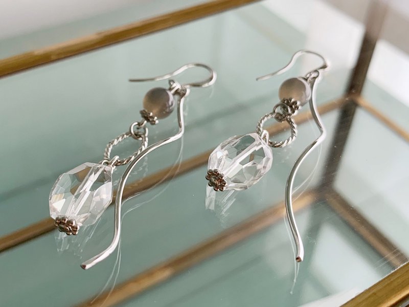 [April and June birthstones] Inspirational crystals and gray moonstone Clip-On/ earrings - 耳环/耳夹 - 半宝石 银色