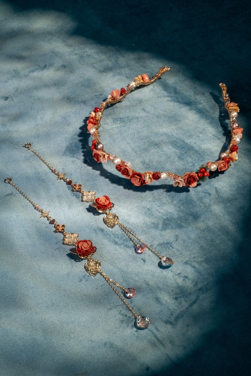 鸡尾酒会蔷薇波浪发箍及羽翼垂链组合 - 发饰 - 粘土 红色