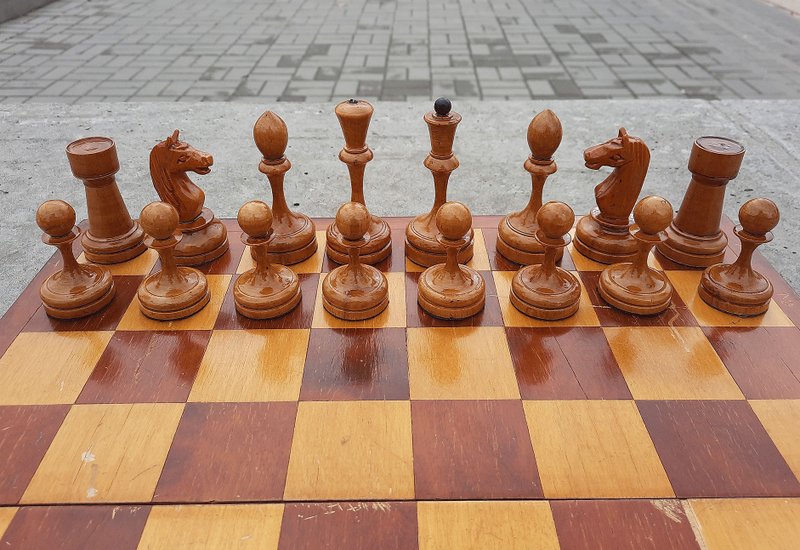 古董 artel 制造的 1950 年代苏联国际象棋套装 – 老俄罗斯加重国际象棋套装苏联 - 桌游/玩具 - 木头 