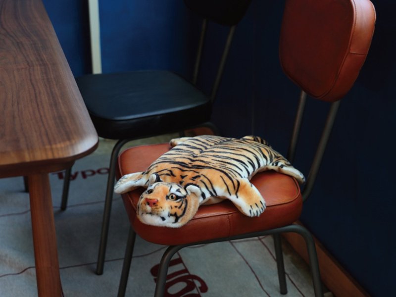 日本Magnets动物系列趣味整人仿屁声抱枕/座垫/椅垫(黄老虎款) - 枕头/抱枕 - 树脂 橘色