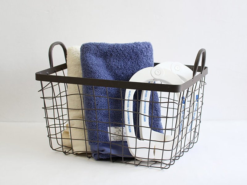 SQUARE BASKET WITH HANDLE Small 手编钢织双藤提手收纳篮-小方 - 置物架/篮子 - 不锈钢 银色