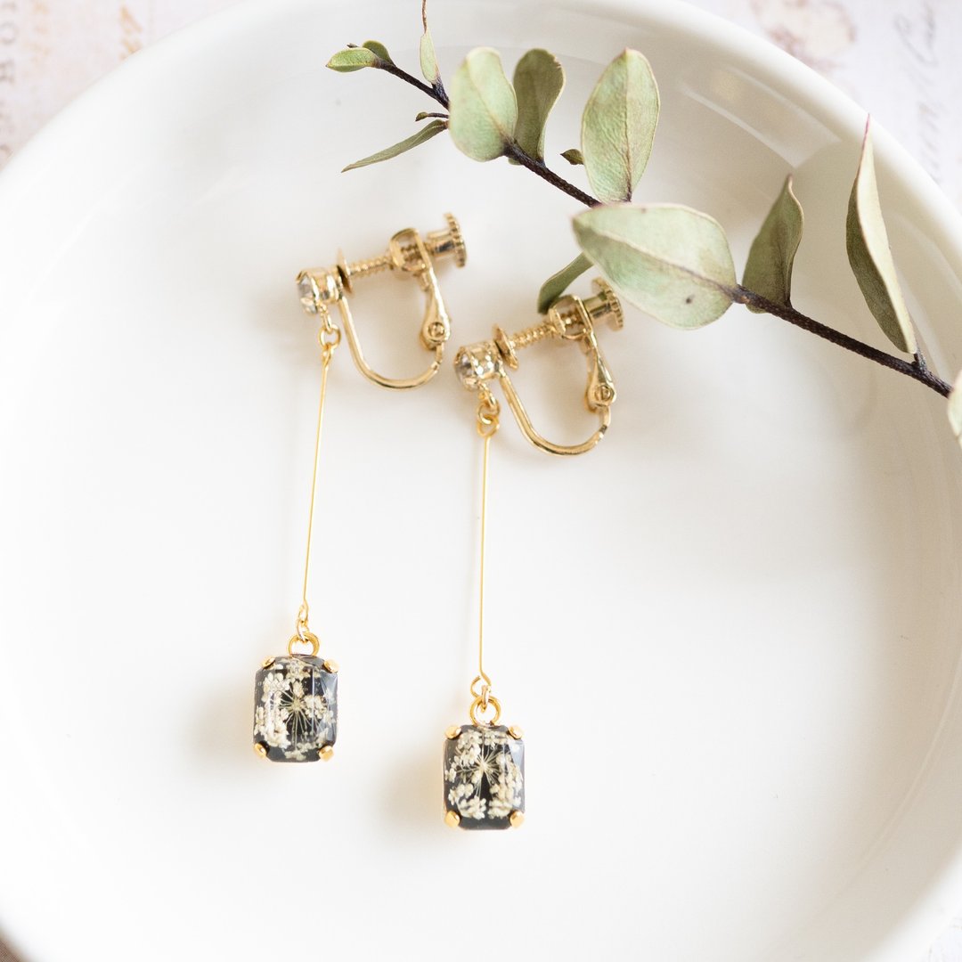 lace flower bijou Clip-On - 耳环/耳夹 - 树脂 黑色