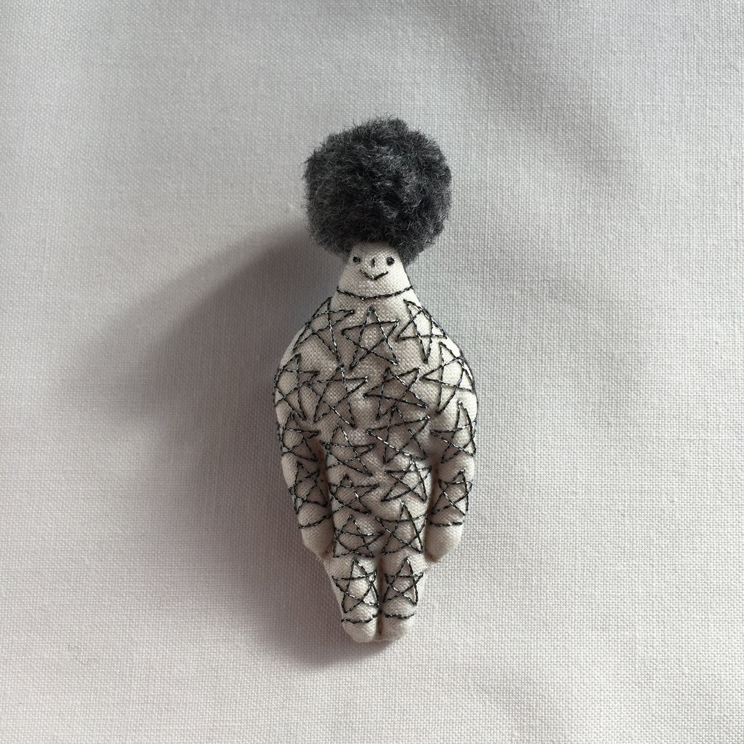 A child of a star · a brooch · a gray head - 胸针 - 绣线 灰色