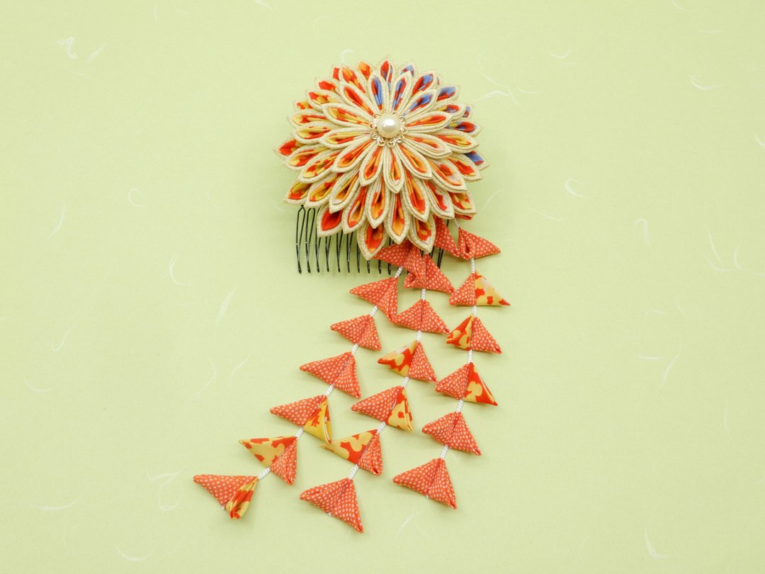 Knob work Yellow-orange pattern of sword knob hair ornament made from old cloth Perfect for seijin-shiki - 发饰 - 丝．绢 黄色
