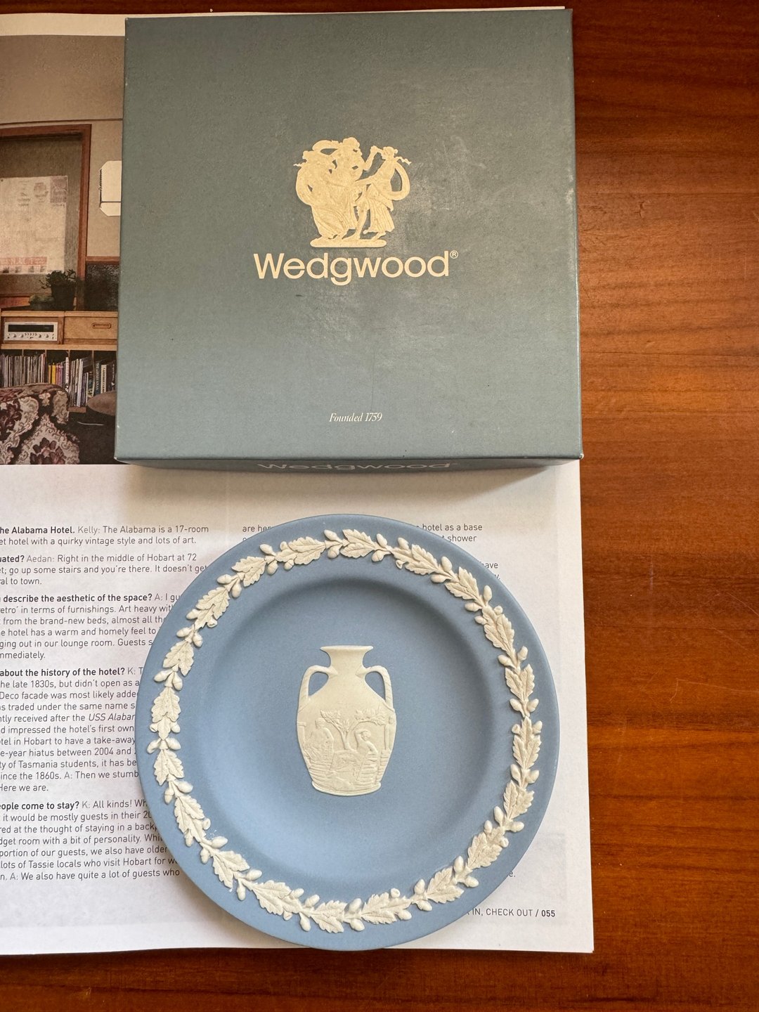 金银宝贝  英国制经典瓷器 WEDGWOOD 蓝白经典陶瓷盘子 - 摆饰 - 其他金属 金色