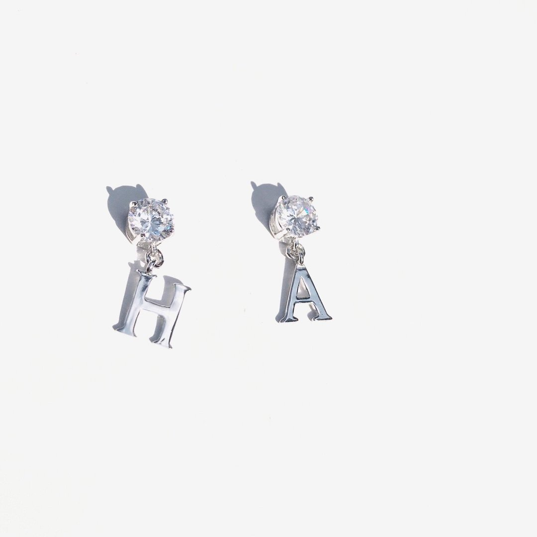925纯银字母耳针/夹耳环 - 2BE0092 - 耳环/耳夹 - 纯银 