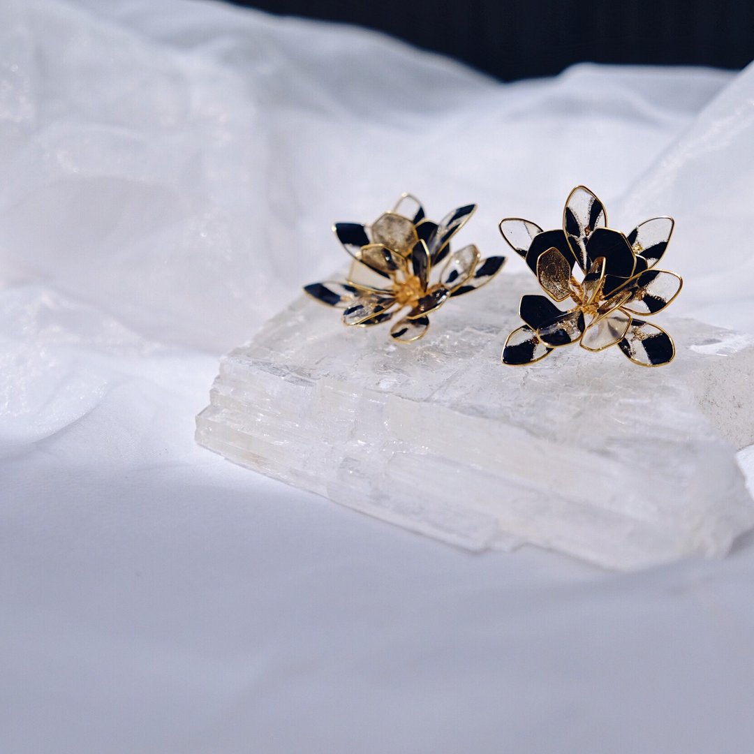 <蜜蜂>单耳造型手工设计树脂贴耳耳环/earring/accessories - 耳环/耳夹 - 树脂 透明