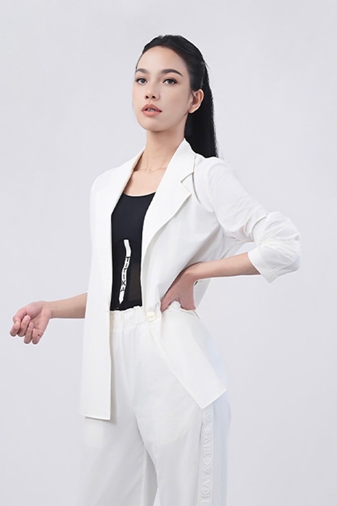 Chic Motion Blazer - 女装休闲/机能外套 - 其他材质 