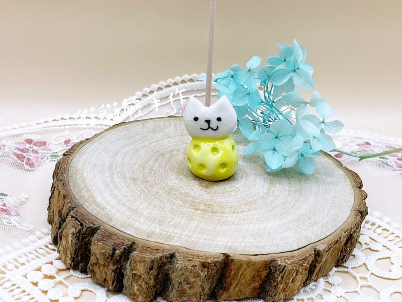 好运旺旺来喵  招好运 手捏陶瓷 线香座  疗愈  瓷猫  猫猫蕨手作 - 香薰/精油/线香 - 瓷 黄色