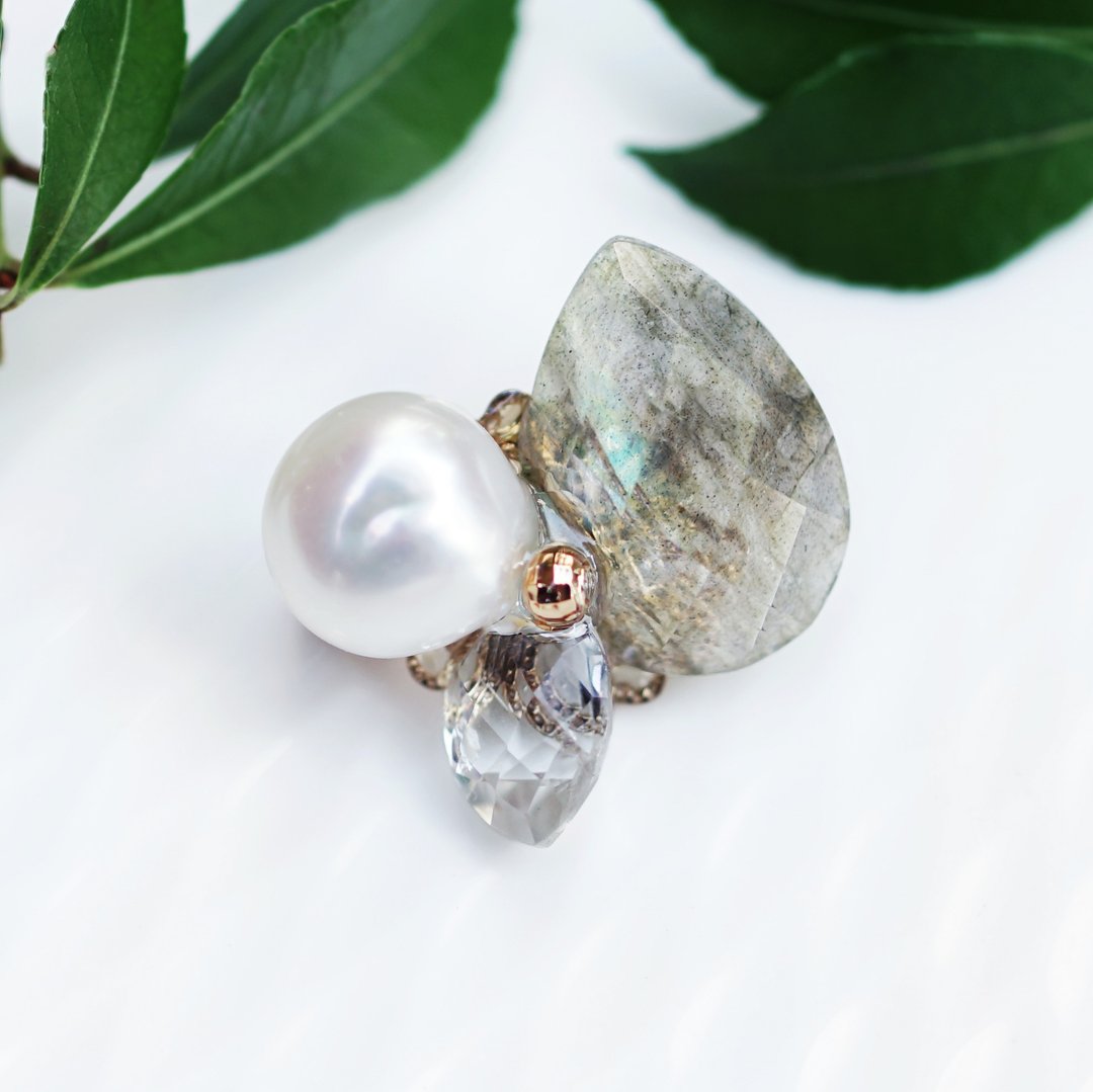 Labradorite and marquise crystals, pearl brooch Cordelia - 胸针 - 宝石 灰色