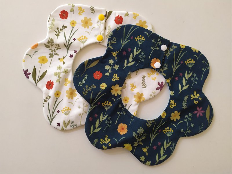 【5日内出货】 转转花兜 浪漫花园  婴儿围兜 弥月礼物 - 围嘴/口水巾 - 棉．麻 多色